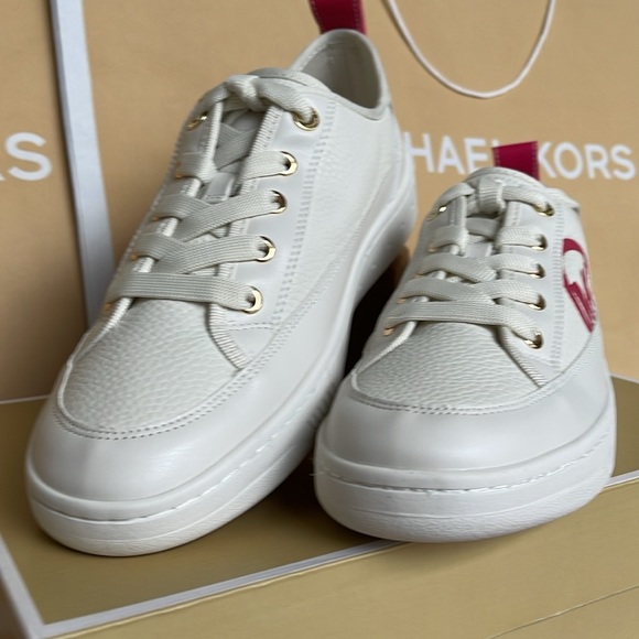 MICHAEL KORS SHEA LACE UP FAUX LEATHER
49R4SHFS1L
ELECTRIC PINK
Fashion Sneakers - Picture 5 of 16